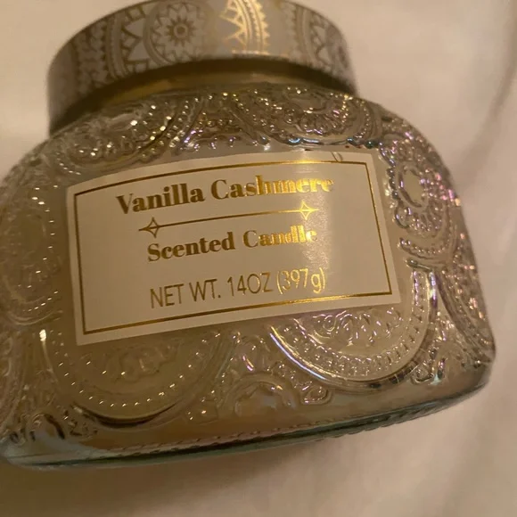 Vanilla Cashmere Scented Candle - Decorative Iridescent Jar - Picture 2 of 6
